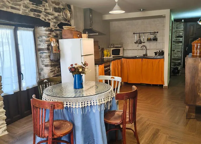 Casa Maruja, 펜션 푸에블라 데 사나브리아